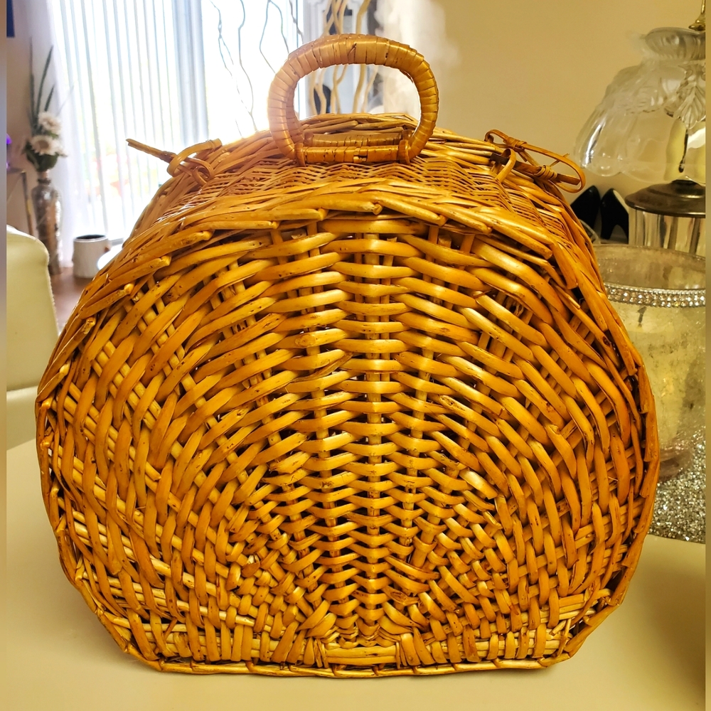 Vintage Wicker Basket, French Style Oval, Open Weave